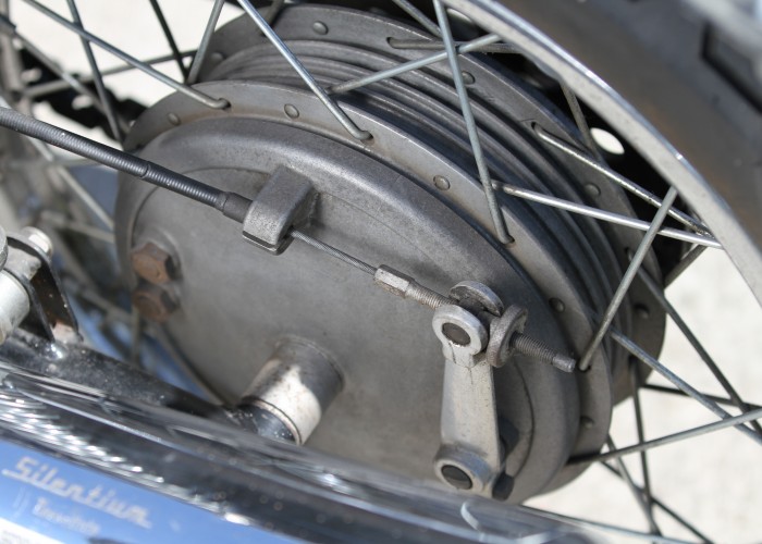 Ducati 860 GTS hamulec bebnowy z tylu